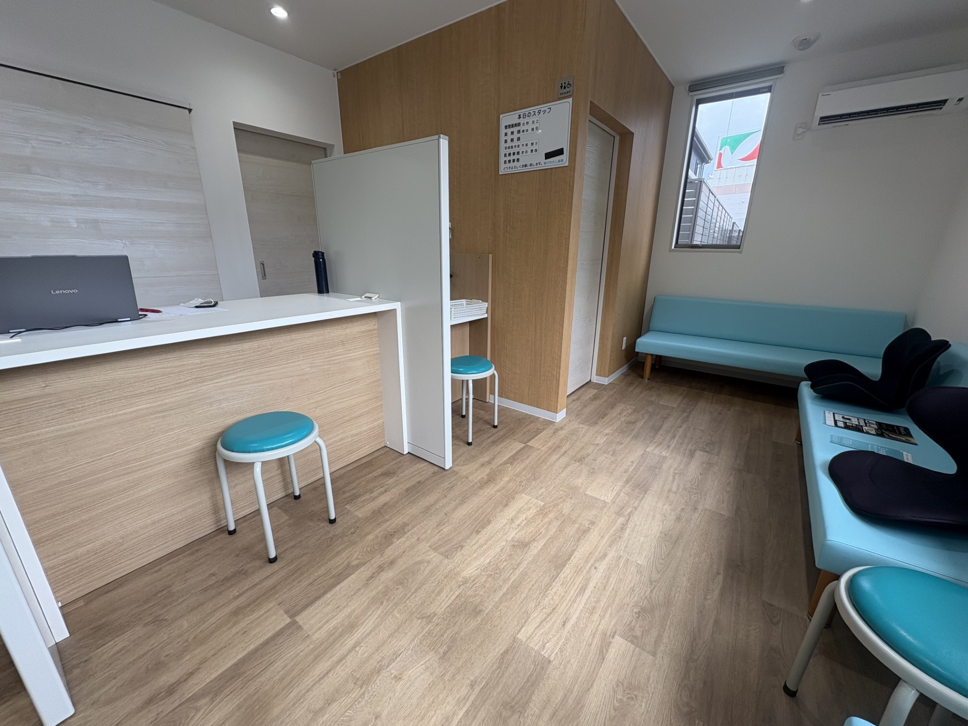 かわまち薬局店内